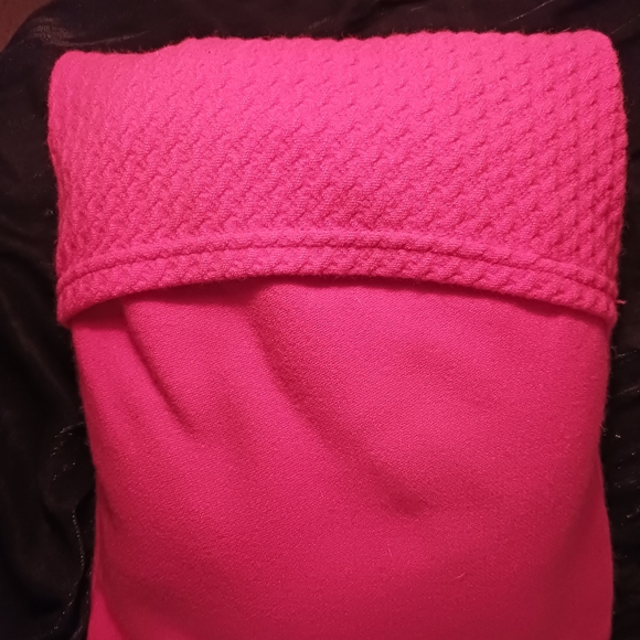 *SOLD* Travel Wrap, Cozy, Classy - Picture 3 of 8